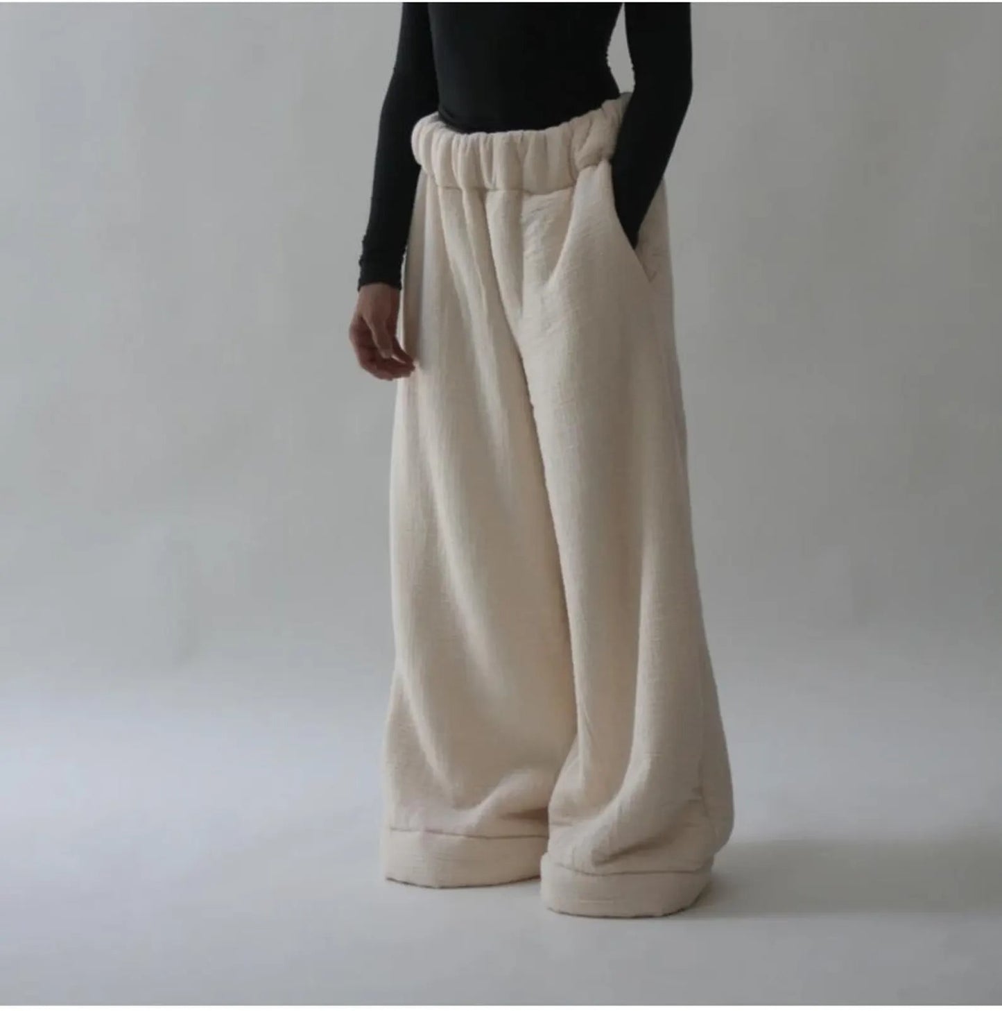 Pantaloni larghi casual da donna in stile street fashion, tinta unita