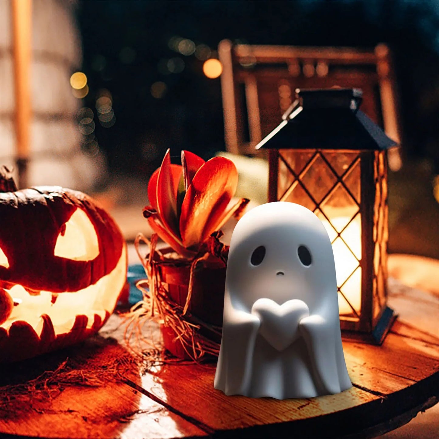 Decorazioni di Halloween con fantasma che fa il dito medio
